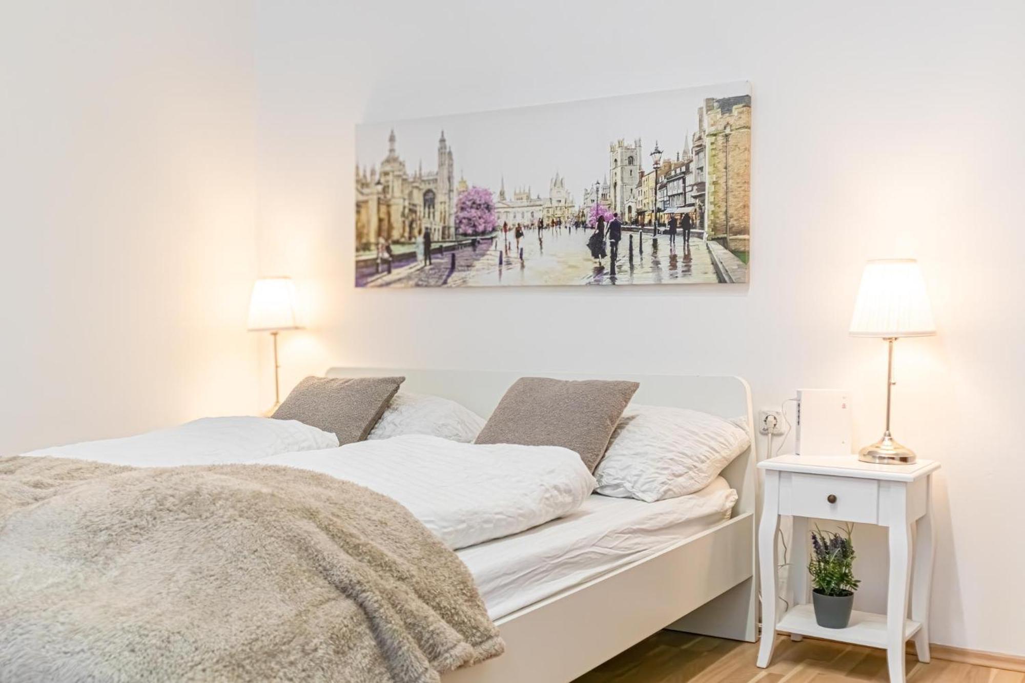 Economy Living 1br In Great Location
