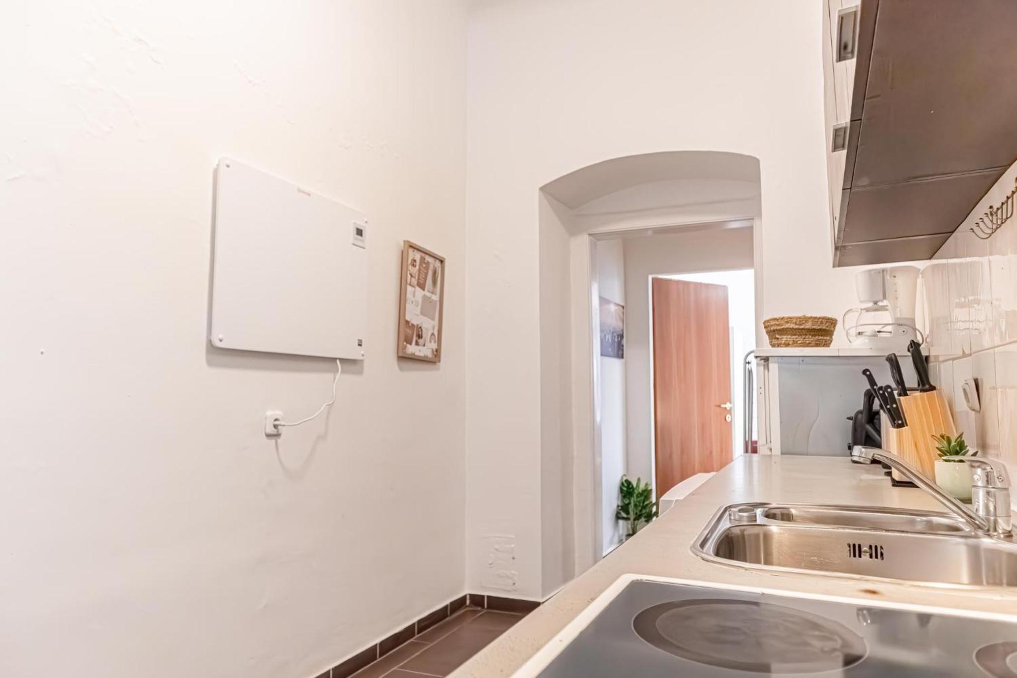 Economy Living 1br In Great Location Apartment *