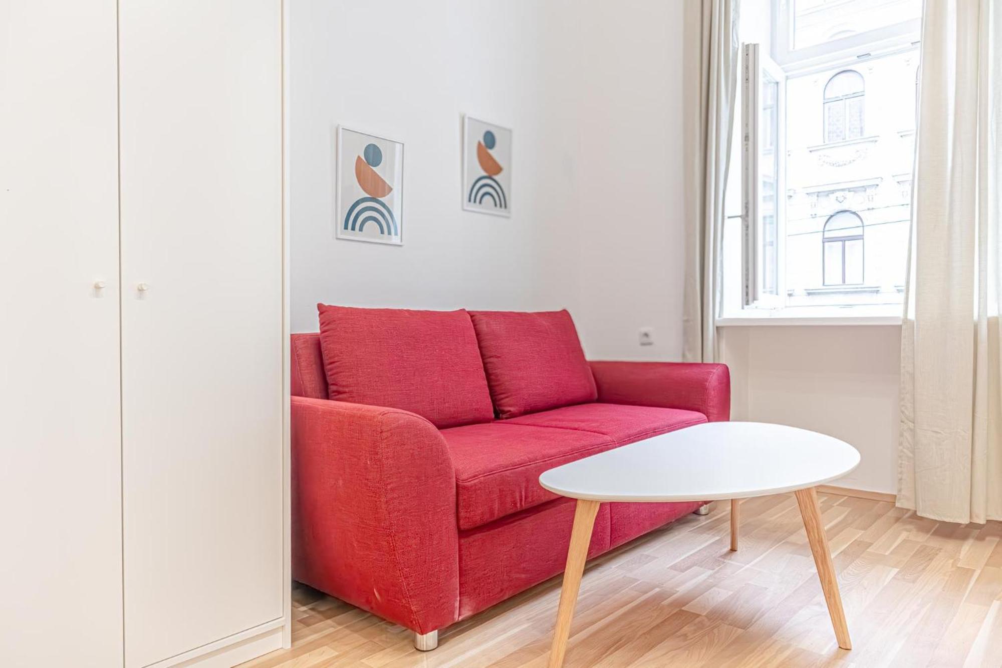 Economy Living 1br In Great Location Apartment