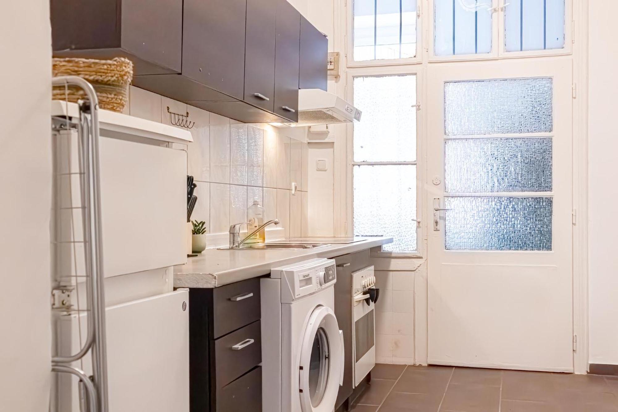 Economy Living 1br In Great Location *