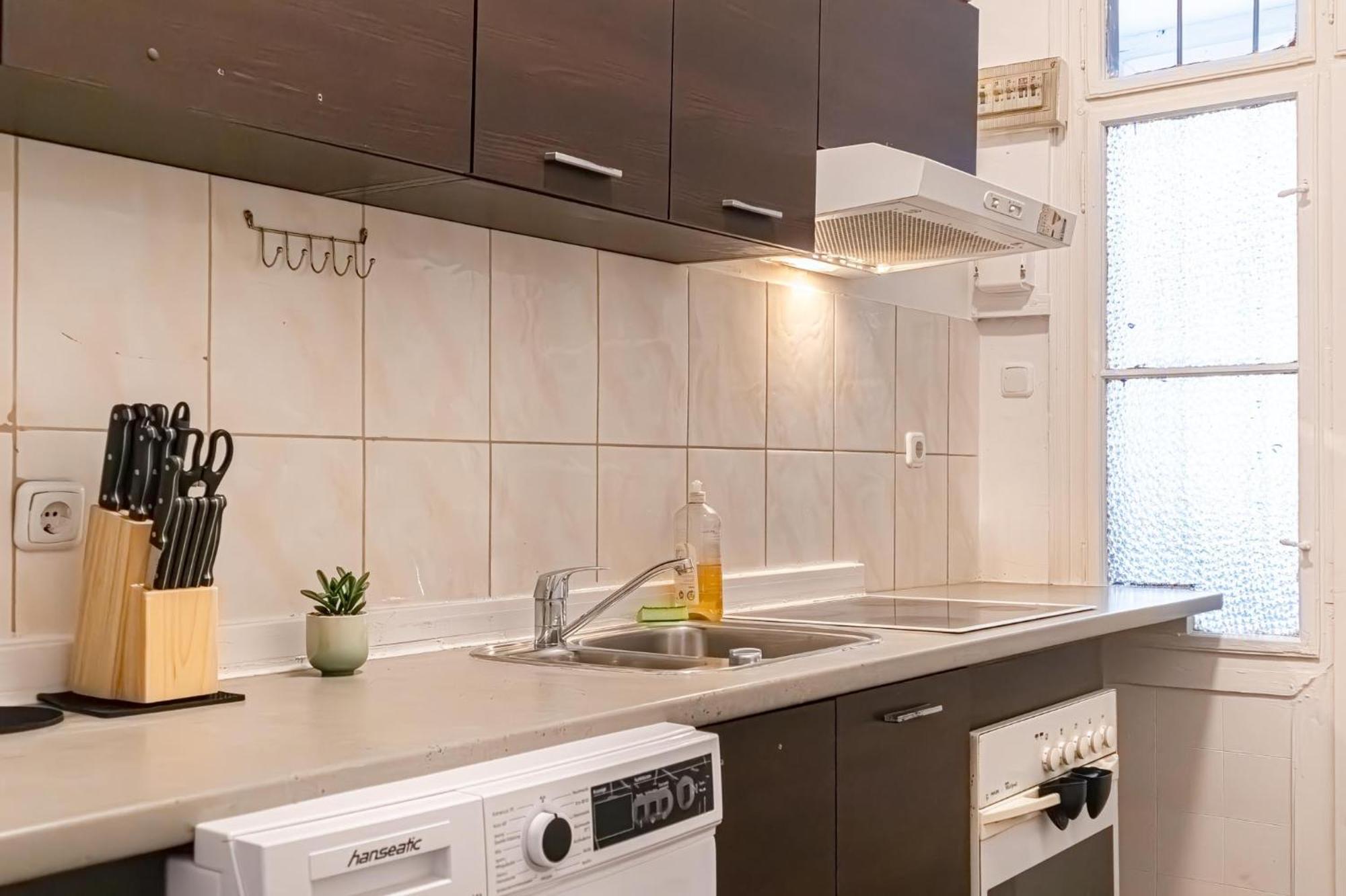 Economy Living 1br In Great Location Apartment